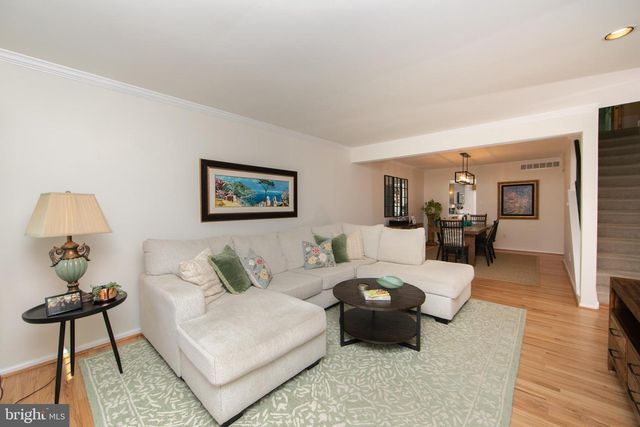 15 GREENSWARD LN, Cherry Hill, NJ 08002