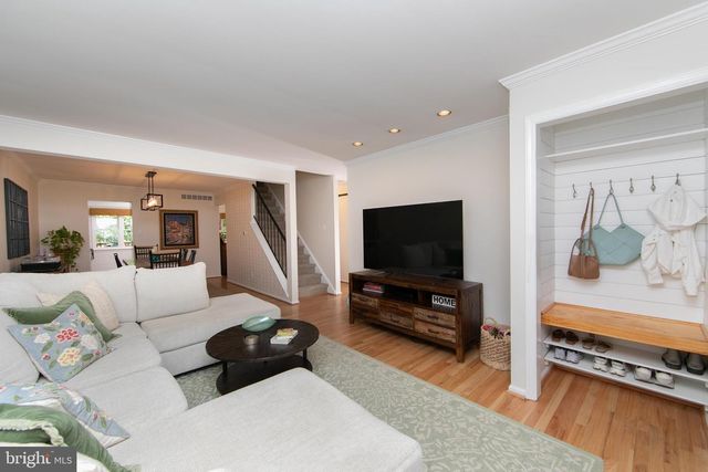 15 GREENSWARD LN, Cherry Hill, NJ 08002