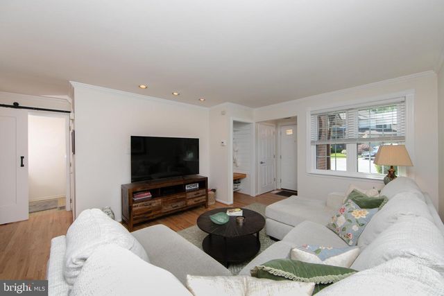 15 GREENSWARD LN, Cherry Hill, NJ 08002