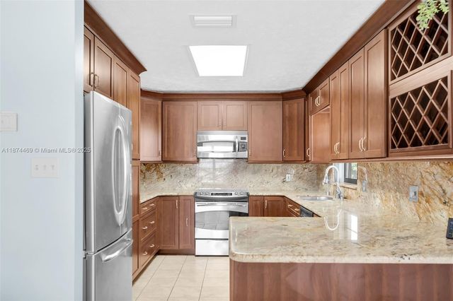 2663 E Yellowtail Ave, Marathon, FL 33050