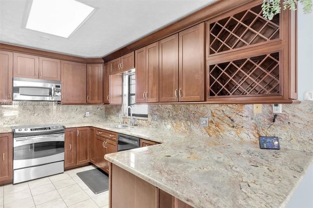 2663 E Yellowtail Ave, Marathon, FL 33050