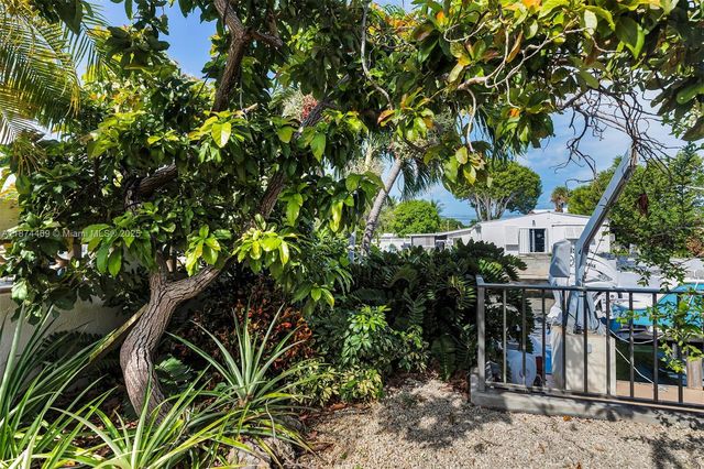 2663 E Yellowtail Ave, Marathon, FL 33050