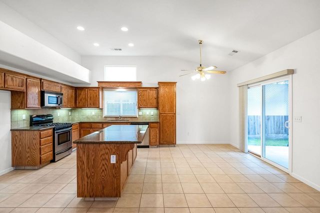 2303 S Conyer Court, Visalia, CA 93277