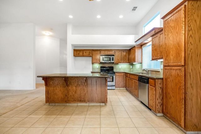 2303 S Conyer Court, Visalia, CA 93277