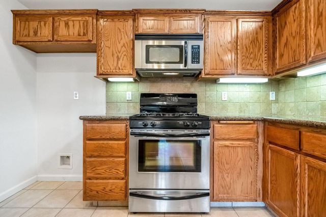 2303 S Conyer Court, Visalia, CA 93277