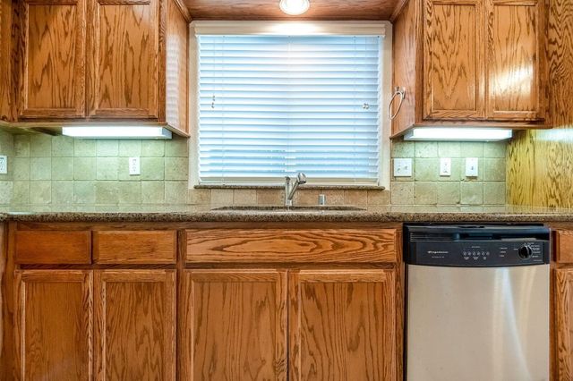 2303 S Conyer Court, Visalia, CA 93277