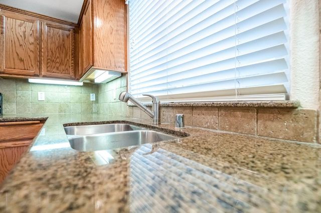 2303 S Conyer Court, Visalia, CA 93277