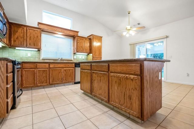 2303 S Conyer Court, Visalia, CA 93277