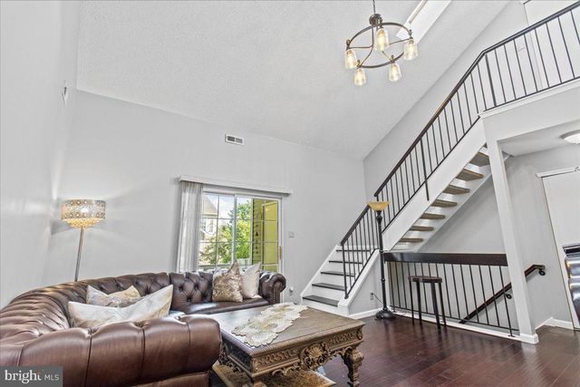 706-B TRESCOTT PL, Mount Laurel, NJ 08054