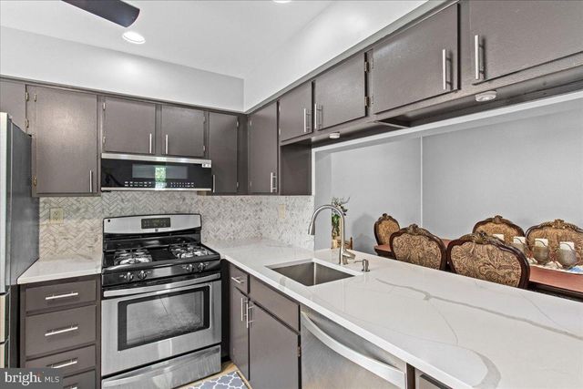 706-B TRESCOTT PL, Mount Laurel, NJ 08054