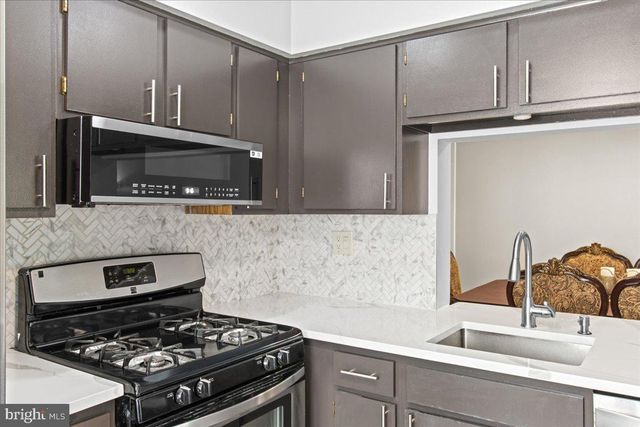 706-B TRESCOTT PL, Mount Laurel, NJ 08054