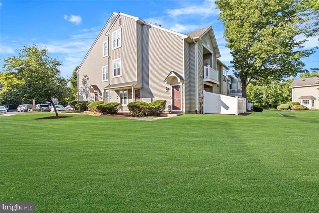 706-B TRESCOTT PL, Mount Laurel, NJ 08054