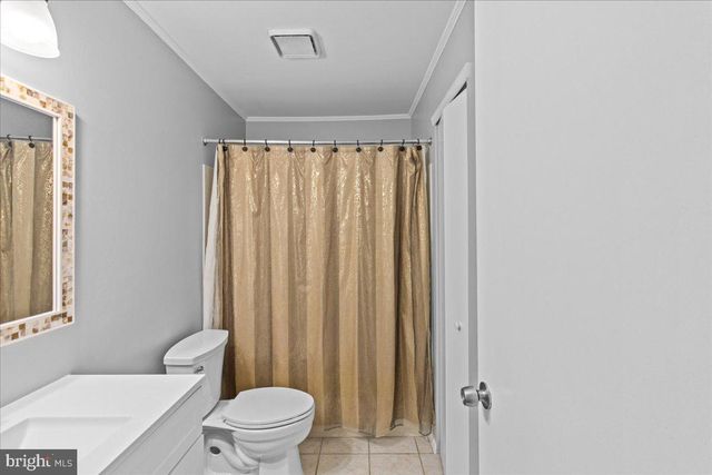 706-B TRESCOTT PL, Mount Laurel, NJ 08054