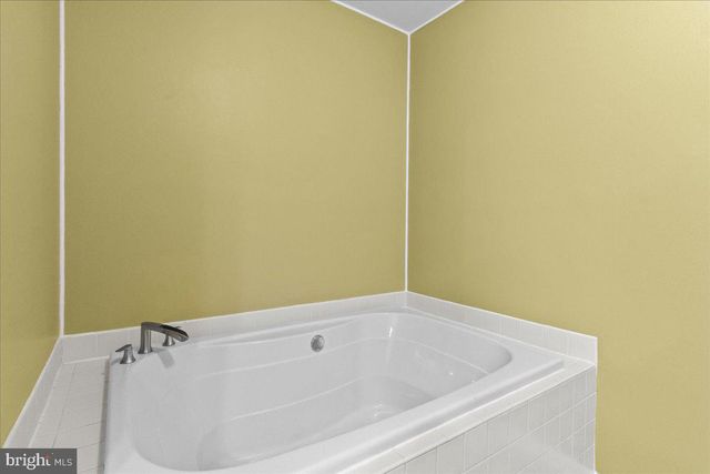 706-B TRESCOTT PL, Mount Laurel, NJ 08054