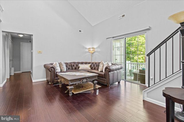 706-B TRESCOTT PL, Mount Laurel, NJ 08054