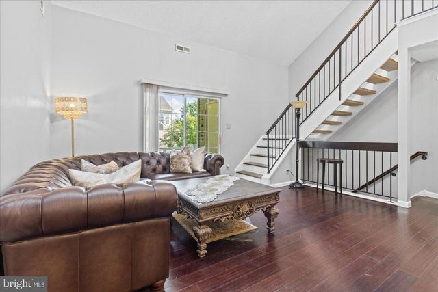 706-B TRESCOTT PL, Mount Laurel, NJ 08054