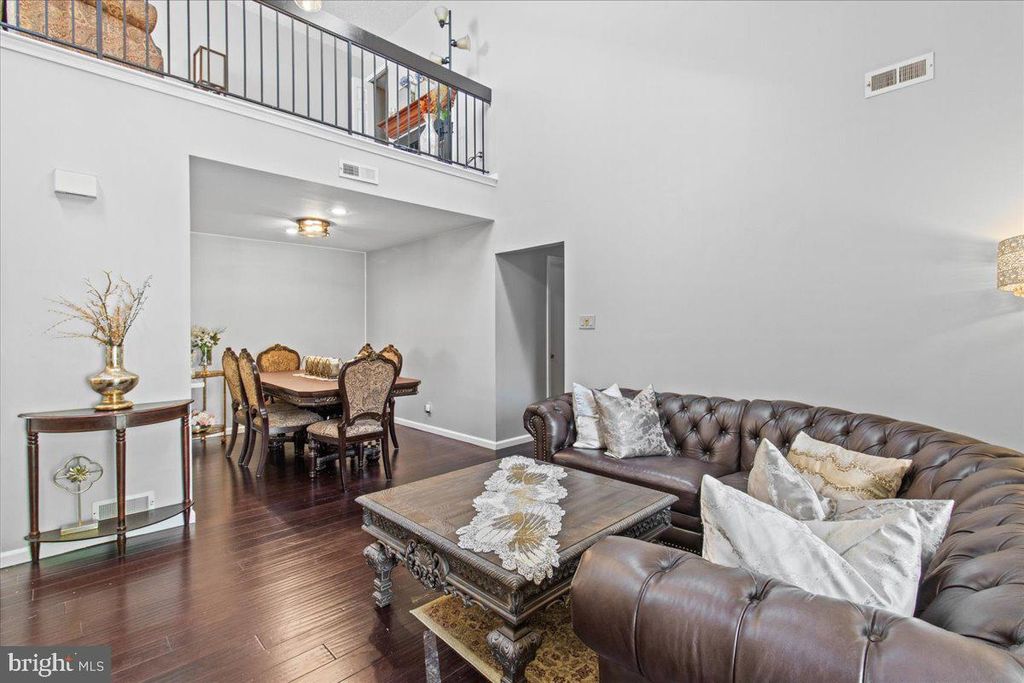 706-B TRESCOTT PL, Mount Laurel, NJ 08054