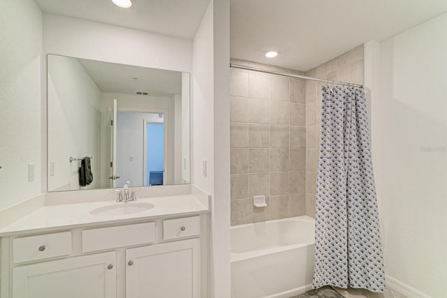 5687 N HONORE AVENUE 411, Sarasota, FL 34243