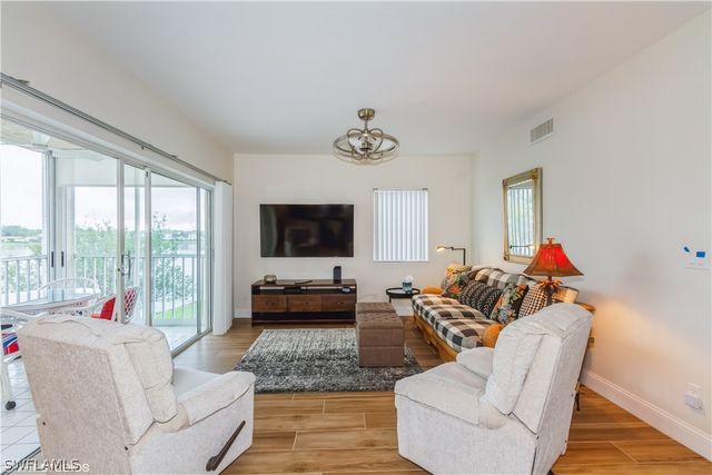 2671 Citrus Lake DR E-201, Naples, FL 34109