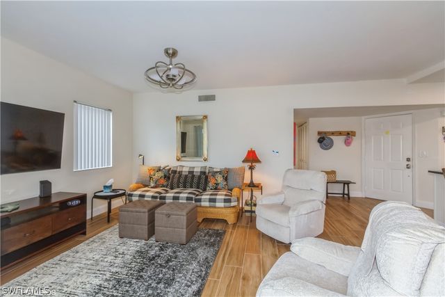 2671 Citrus Lake DR E-201, Naples, FL 34109