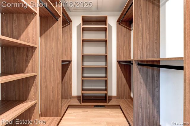 786 S Cranbrook Road, Bloomfield Hills, MI 48301