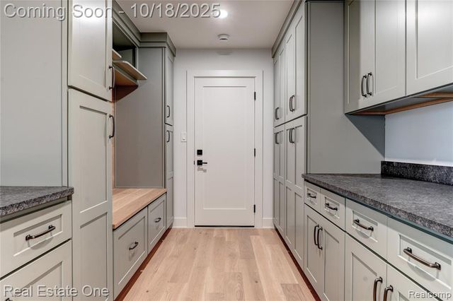 786 S Cranbrook Road, Bloomfield Hills, MI 48301