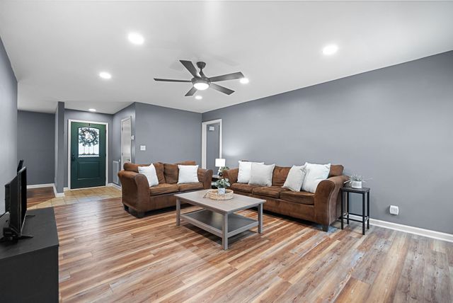 429 Sarah Dr, Clarksville, TN 37042