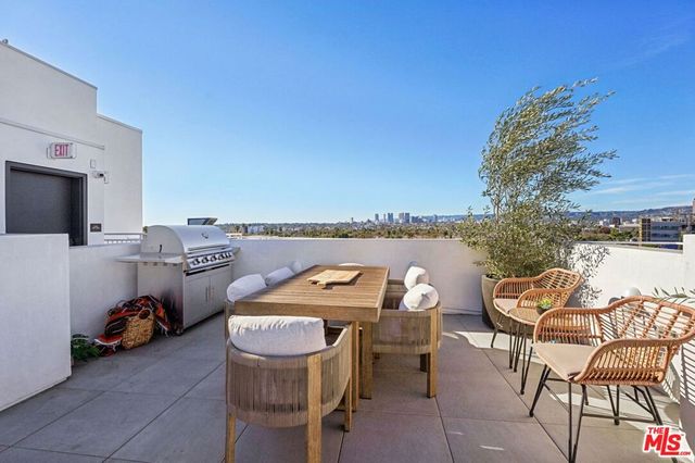 1110 S Spaulding Avenue 305, Los Angeles, CA 90019