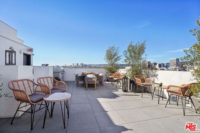1110 S Spaulding Avenue 305, Los Angeles, CA 90019
