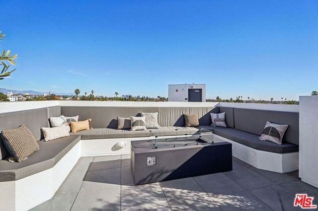 1110 S Spaulding Avenue 305, Los Angeles, CA 90019