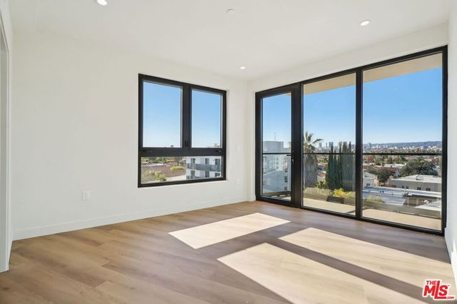 1110 S Spaulding Avenue 305, Los Angeles, CA 90019