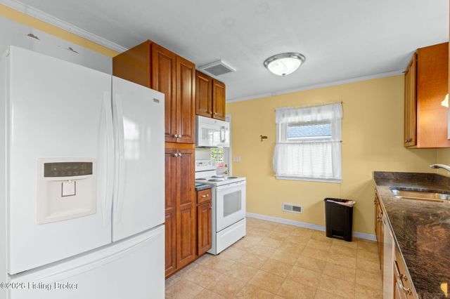 8426 Newstead Ave, Louisville, KY 40219