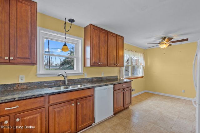 8426 Newstead Ave, Louisville, KY 40219