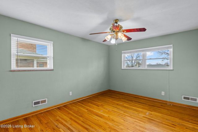 8426 Newstead Ave, Louisville, KY 40219