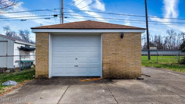 8426 Newstead Ave, Louisville, KY 40219