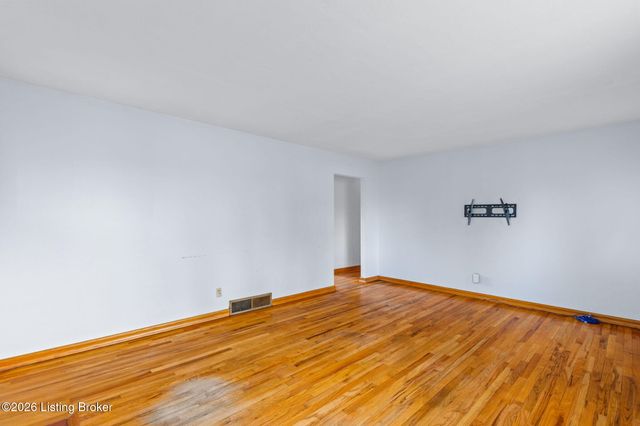 8426 Newstead Ave, Louisville, KY 40219