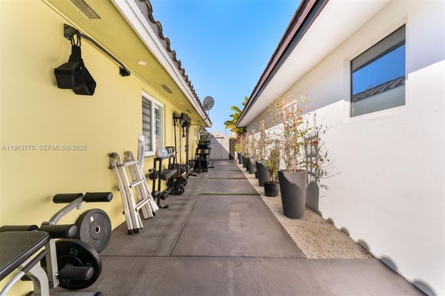 714 NW 134th Pl, Miami, FL 33182