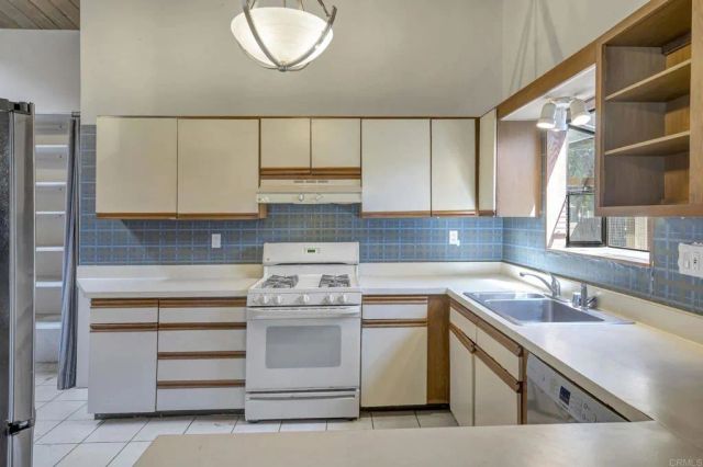 5545 Baja Drive, San Diego, CA 92115