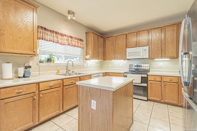 5702 Silent Forest, San Antonio, TX 78250