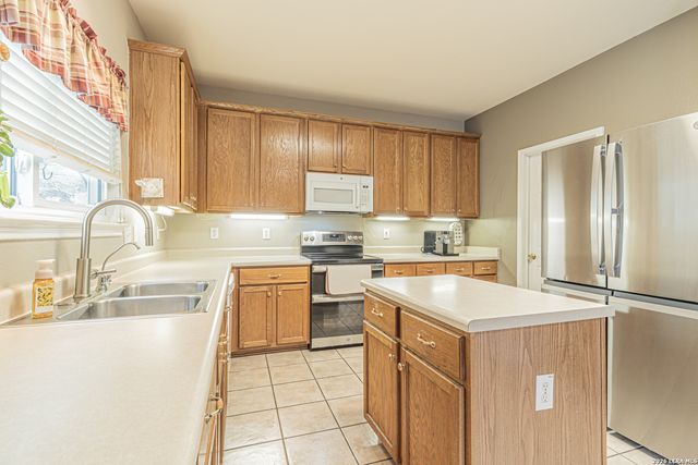 5702 Silent Forest, San Antonio, TX 78250