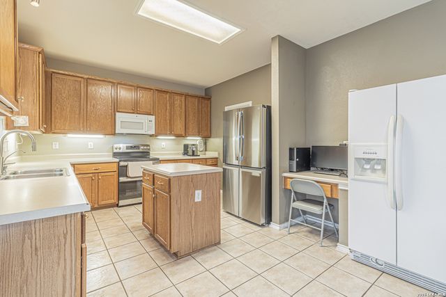 5702 Silent Forest, San Antonio, TX 78250