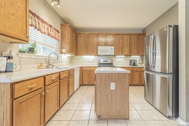 5702 Silent Forest, San Antonio, TX 78250