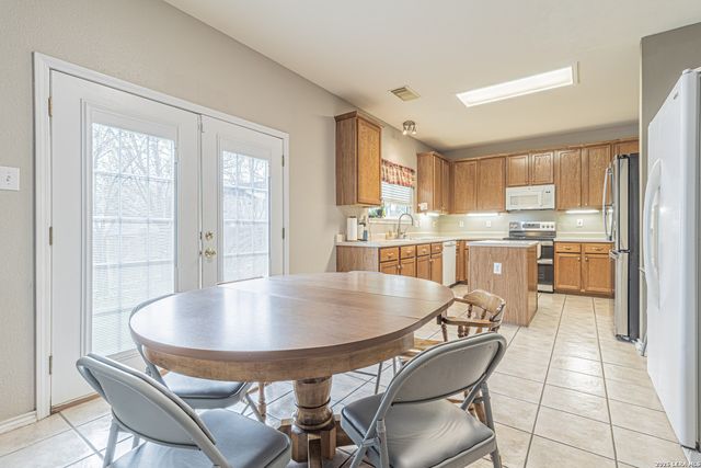 5702 Silent Forest, San Antonio, TX 78250