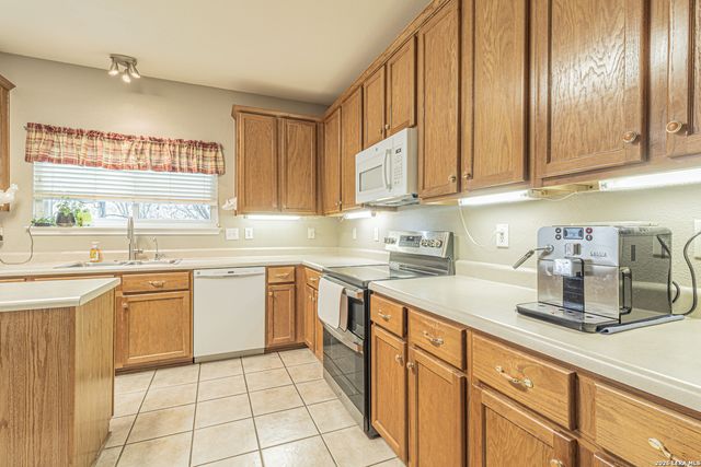 5702 Silent Forest, San Antonio, TX 78250