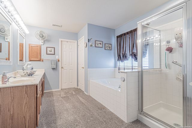 5702 Silent Forest, San Antonio, TX 78250