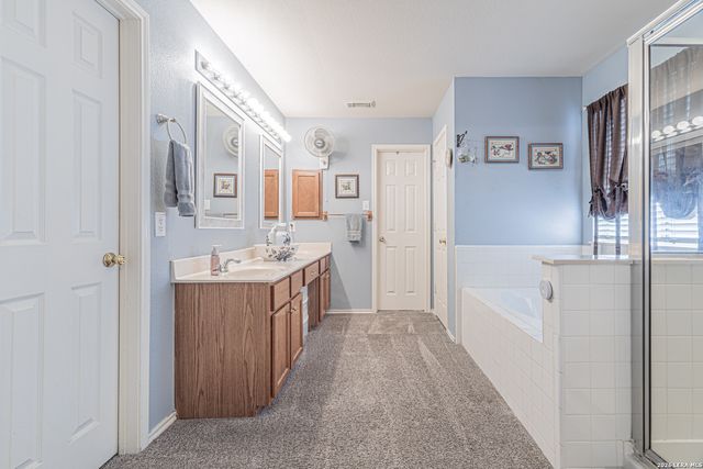 5702 Silent Forest, San Antonio, TX 78250