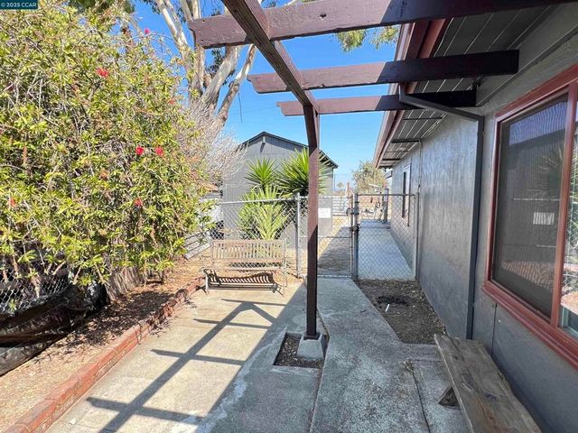 91 Bonnie Dr, San Pablo, CA 94806