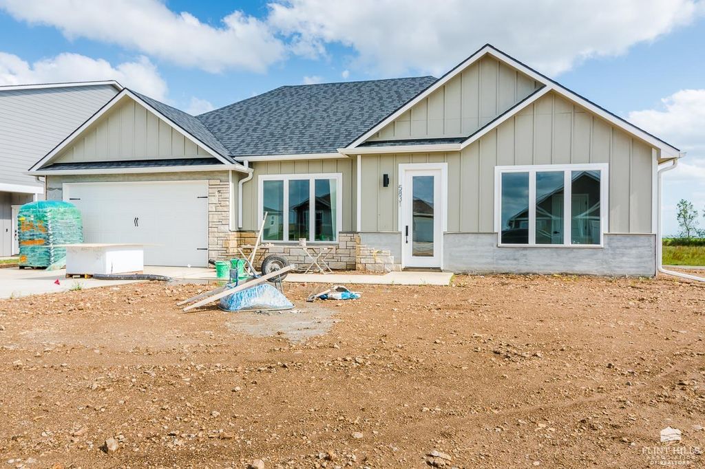 5831 Goheen Drive, Manhattan, KS 66503