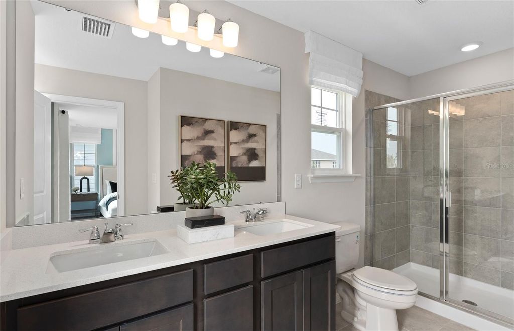 Image 16 of property listing at 1024 LEMONGRASS ALLEY, Orlando, FL 32820