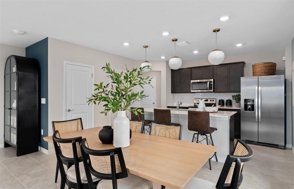 Image 8 of property listing at 1024 LEMONGRASS ALLEY, Orlando, FL 32820